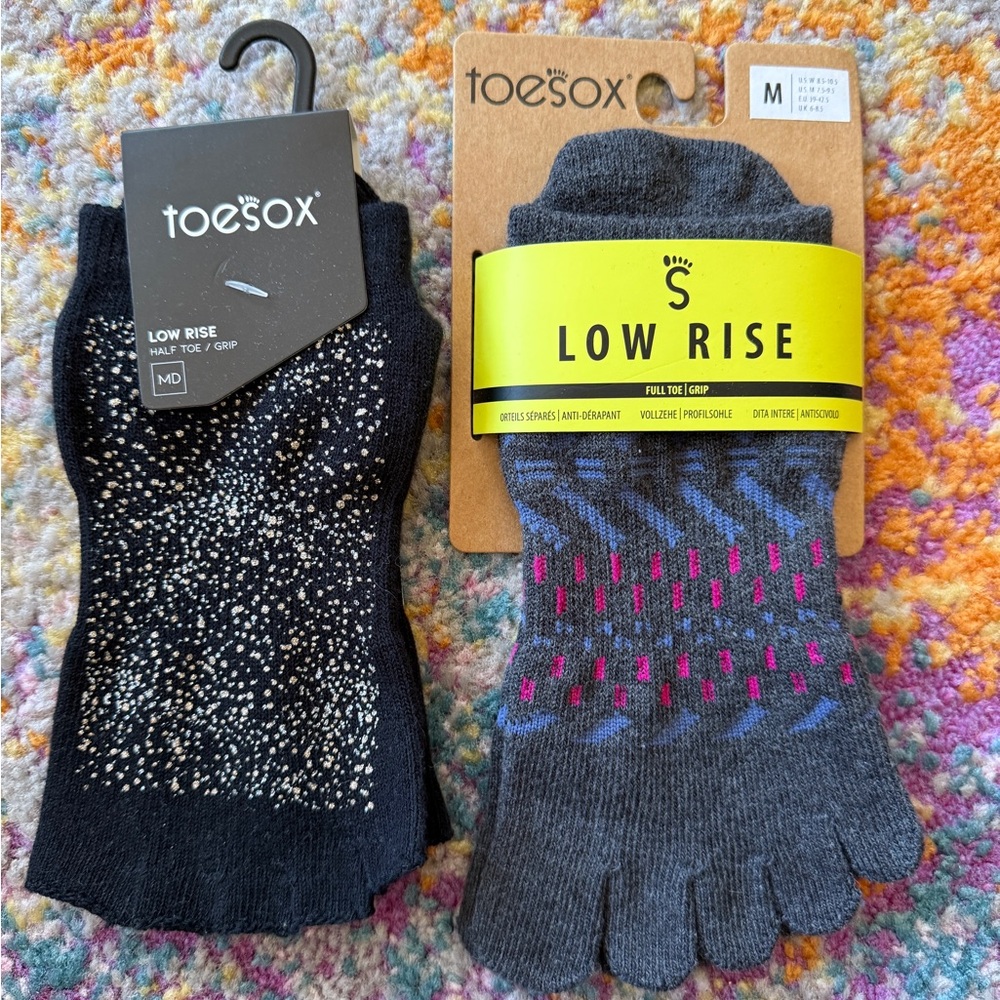NWT 2 PAIR Toesox women’s medium  Black/sparkle and Gray/multi grip socks